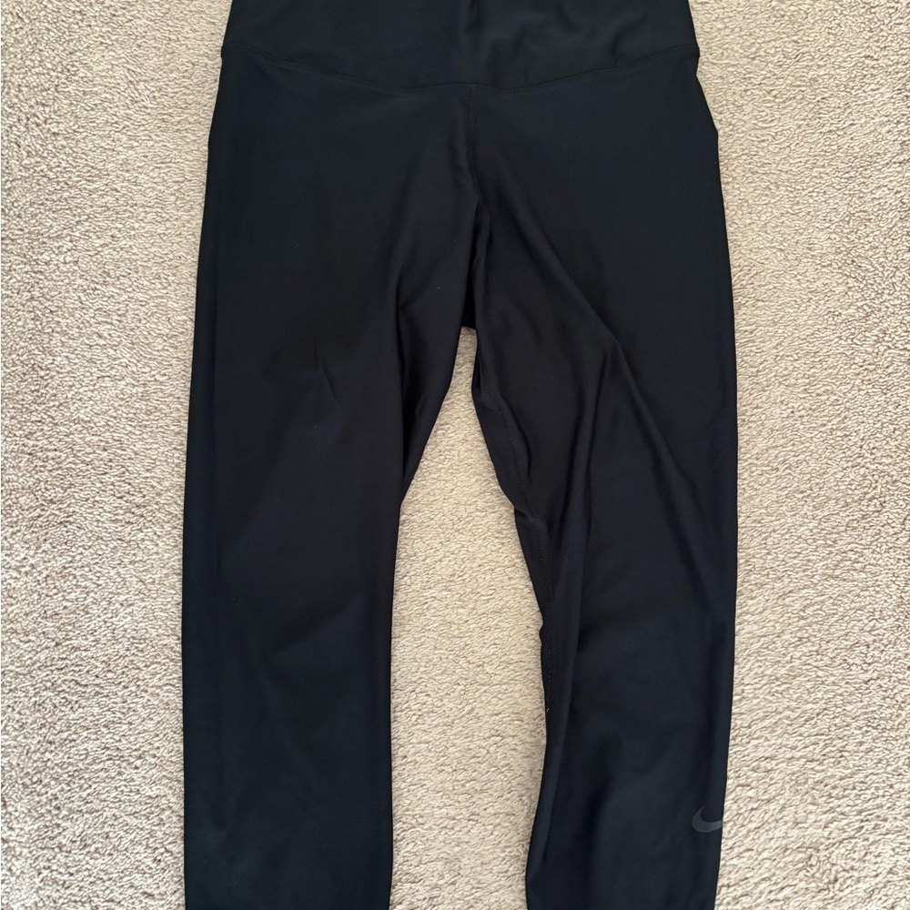 Black Leggings with Form-Fitting Design and Wide Waistband